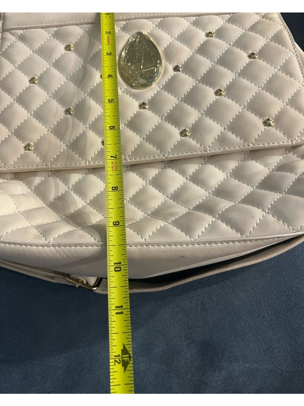 Loungefly Harry Potter Quilted Cream Shoulder Bag with Gold Emblem - Picture 6 of 6